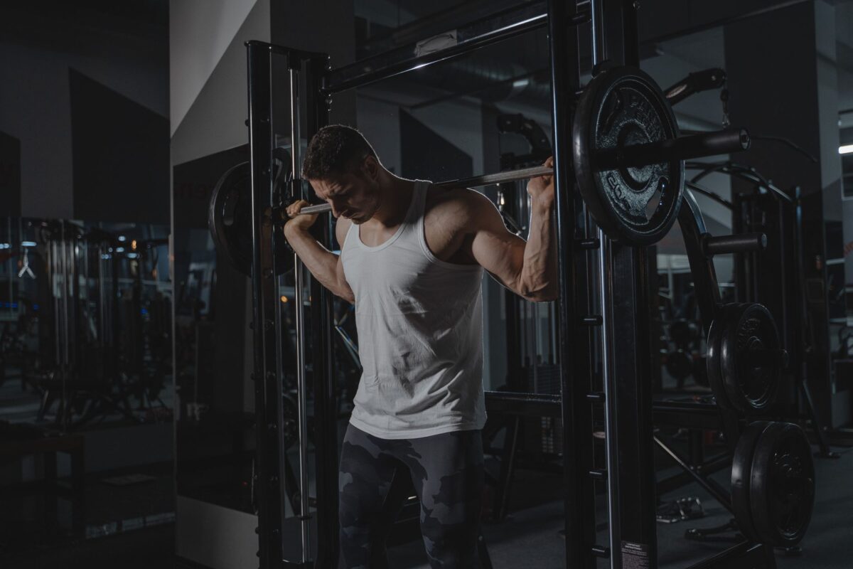 Presse verticale : muscles ciblés, réglages précis et erreurs fréquentes pour progresser sans gêne